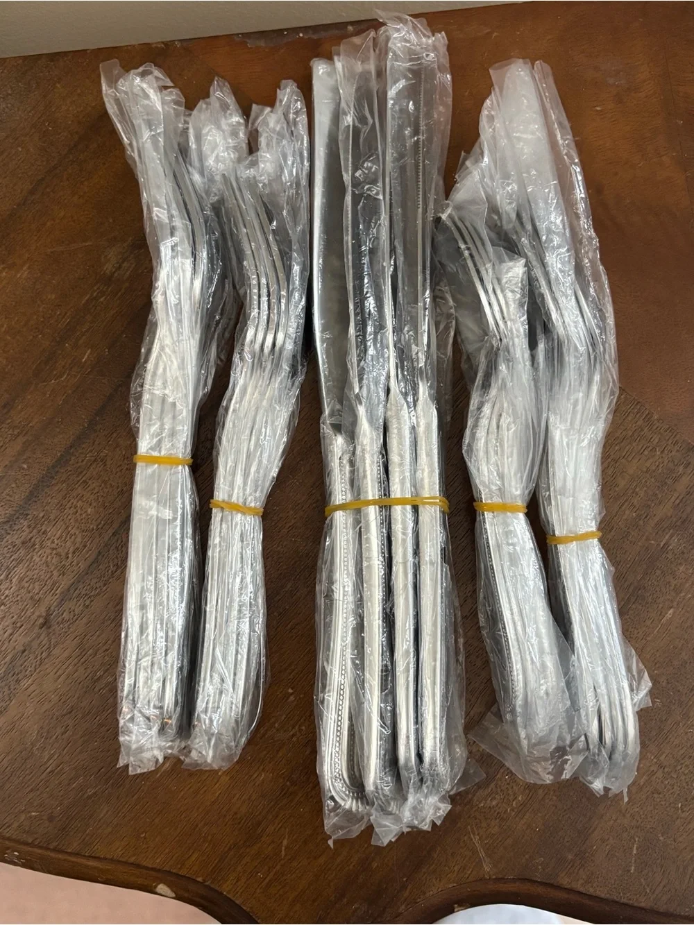 Oneida Countess 20 Piece Casual Flatware Silverware Set Service for 4